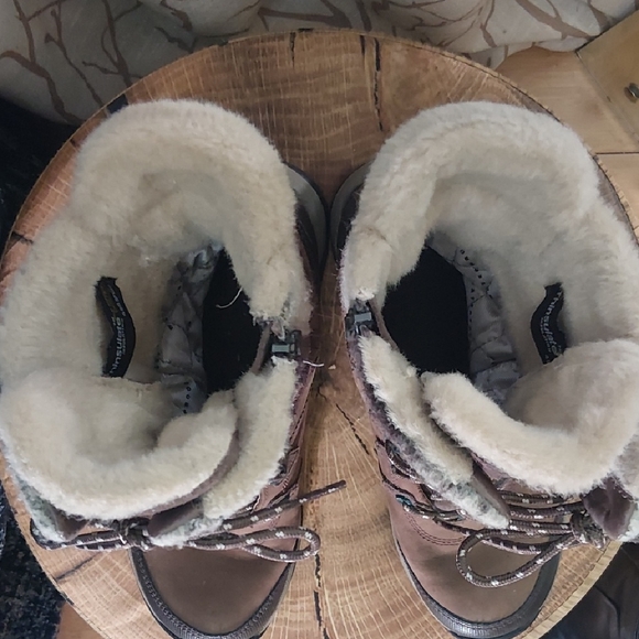 Ahnu Winter Boots With Vibram Sparkle Soles And Thinsulate 400 Gram Insulation - Picture 6 of 10